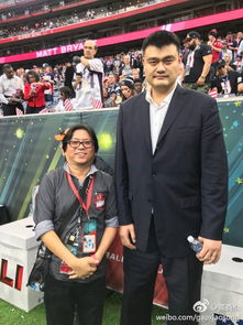 高曉松合影姚明 卻被調(diào)侃長了一張身高兩米的大臉