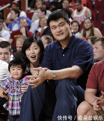 10年前,不顧身高差距非要嫁給姚明的葉莉,如今過得讓人尷尬?