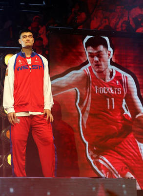 組圖:姚明征戰NBA第四年 霸氣初現終成領袖-體育