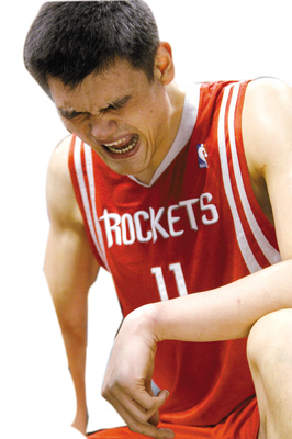 是誰(shuí)撞傷了姚明?_其他欄目_NIKE新浪競(jìng)技風(fēng)暴_新浪網(wǎng)