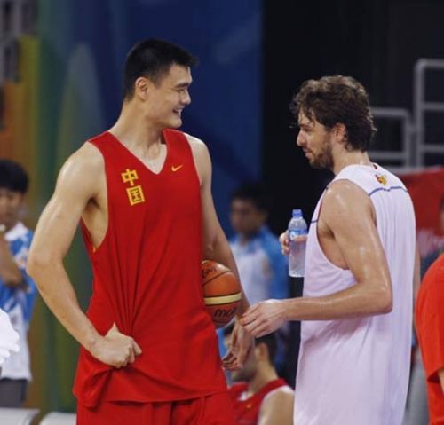 那一年,科比得到加索爾輔助的兩連冠,如果把加索爾換成姚明呢