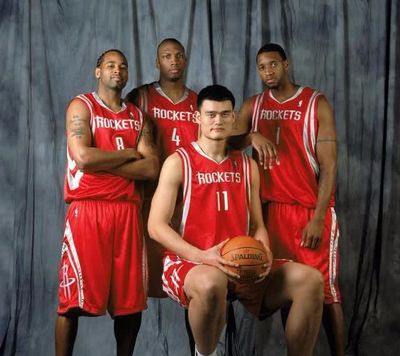 2002年姚明當選狀元,在美國是不是引起了一片噓聲?