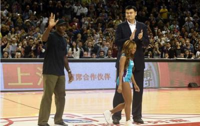 第一次看到姚明什么感受?喬丹:身高太高了,不敢信手感那么好