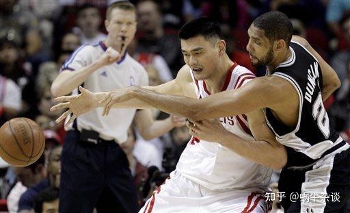 麥迪35秒13分那場比賽全場砍下33分,當(dāng)時姚明的表現(xiàn)如何