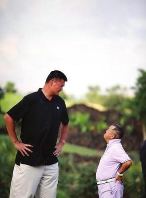 盤點(diǎn)姚明這些年搞笑身高差奇觀