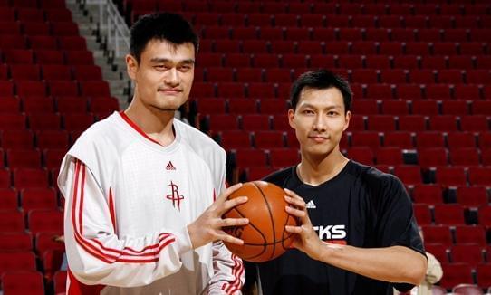 阿聯朋友圈美女明星最多,黃奕滿眼都是易,陳妍希被雙臂抱起