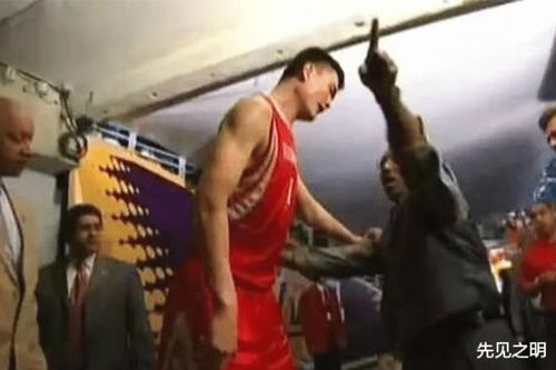 十年前nba西部半決賽姚明王者歸來(lái),率火箭戰(zhàn)勝湖人,科比那場(chǎng)的表現(xiàn)怎樣