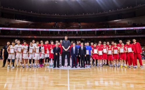 感動(dòng) 姚明慈善賽主場(chǎng)曾是方艙醫(yī)院,人民日?qǐng)?bào)官方曬出對(duì)比圖