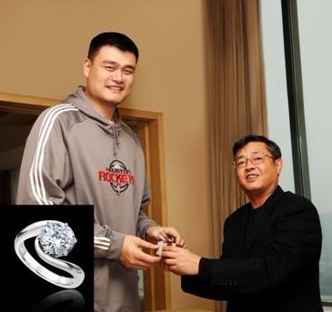 姚明三克拉“繁星”鉆戒為愛妻慶生_新浪網