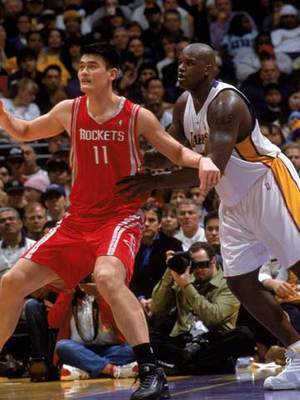 姚明vs奧尼爾組圖欣賞:絕世中鋒對決 流傳百世