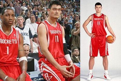 姚明正式入選了名人堂 11號球衣號碼正式退役