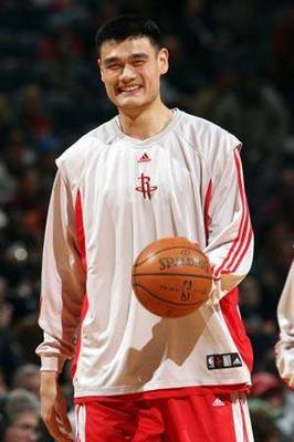 姚麥都是名人堂巨星,為何火箭只退役姚明球衣,不退役麥迪的1號(hào)