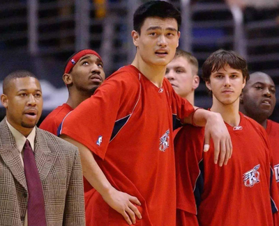 小斯NBA生涯拿下1054個蓋帽,布澤爾346個,那姚明的數據如何?