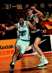 膜拜吧 19歲姚明狂轟42分26板10帽