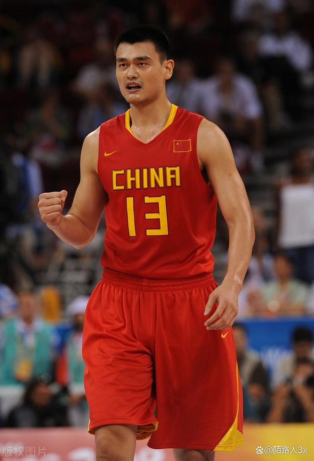 姚明亮相進(jìn)博會(huì)虹橋論壇,自侃仍是青年