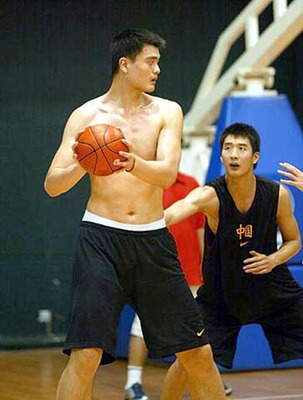 半裸殺手:姚明嚇叫趙蕊蕊 朱八孫悅調(diào)戲美女