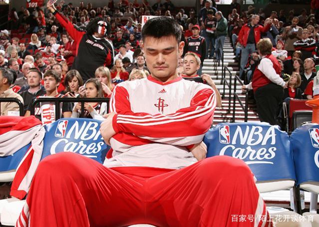 巔峰期的姚明作為聯(lián)盟統(tǒng)治力最強(qiáng)中鋒,為何沒(méi)有入選過(guò)最佳一陣?