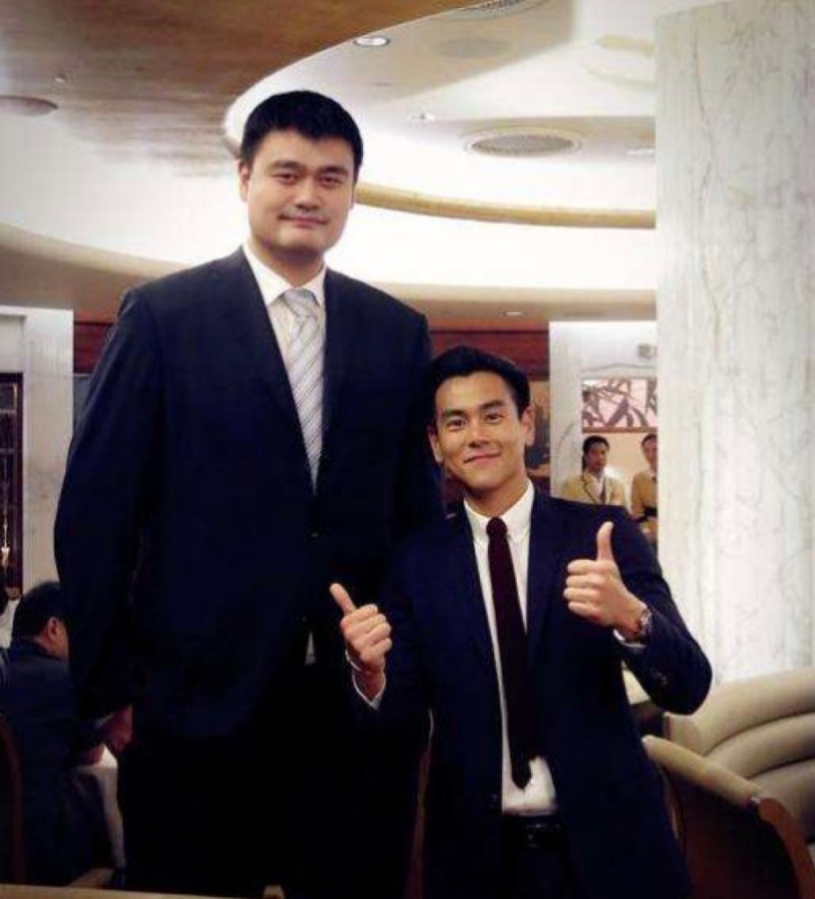 42歲姚明趕飛機(jī),12歲女兒1米80受關(guān)注,和彭于晏一般高