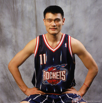 剛進NBA時候的姚明舊照,太青澀了