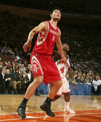 NBA版最萌身高差:小土豆封蓋高51cm姚明,奧尼爾輕蔑一笑