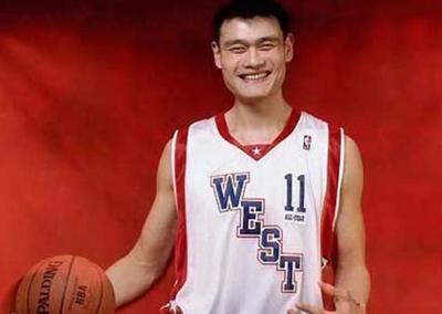 中國姚明穿的5件球衣,圖一像個孩子,圖四太霸氣了,別不信!