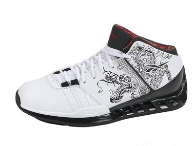 姚明的雙面人生 從籃球巨星到商界領(lǐng)袖的華麗轉(zhuǎn)身