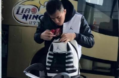 姚明新政嚴(yán)懲賽場(chǎng)違規(guī)，郭艾倫遭遇禁賽，胡明軒獲成長(zhǎng)良機(jī)