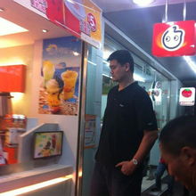 十億元先生的平民生活 科比逛超市、詹姆斯騎單車與姚明的日常