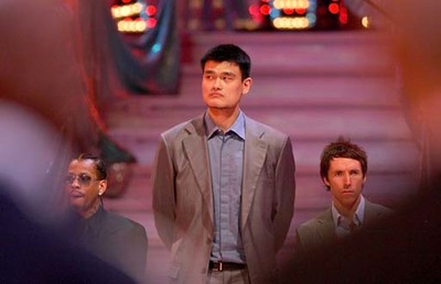 姚明助陣NBA全明星賽 入場(chǎng)頗具老大風(fēng)范